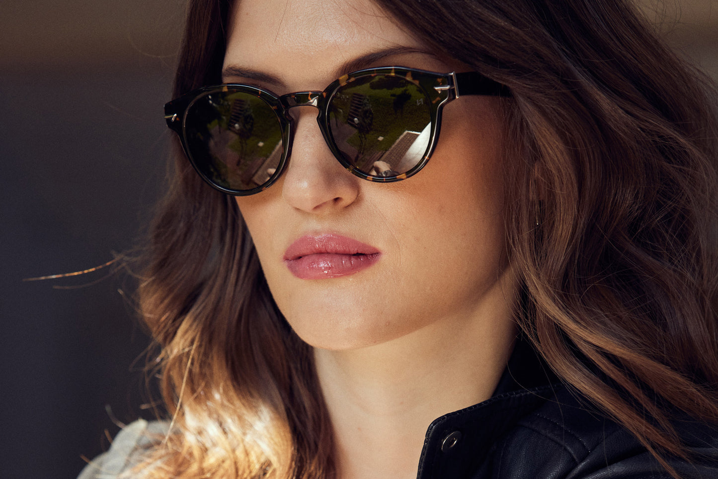 Stylish Women wearing Round Sunglass